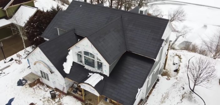 tesla solarna strecha sneh cistenie
